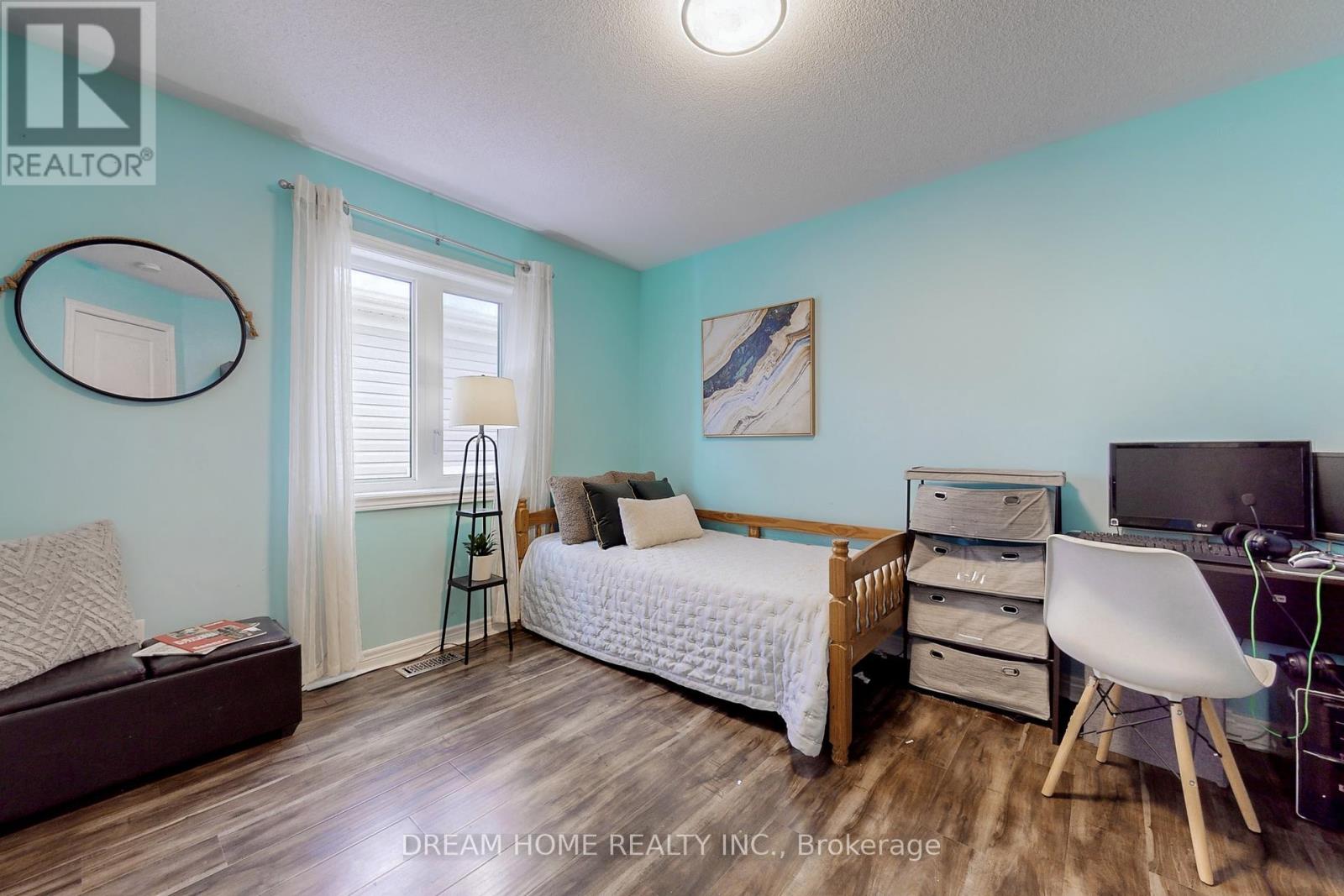 Photo 31 of 63 Murray Tabb Street, Clarington ON