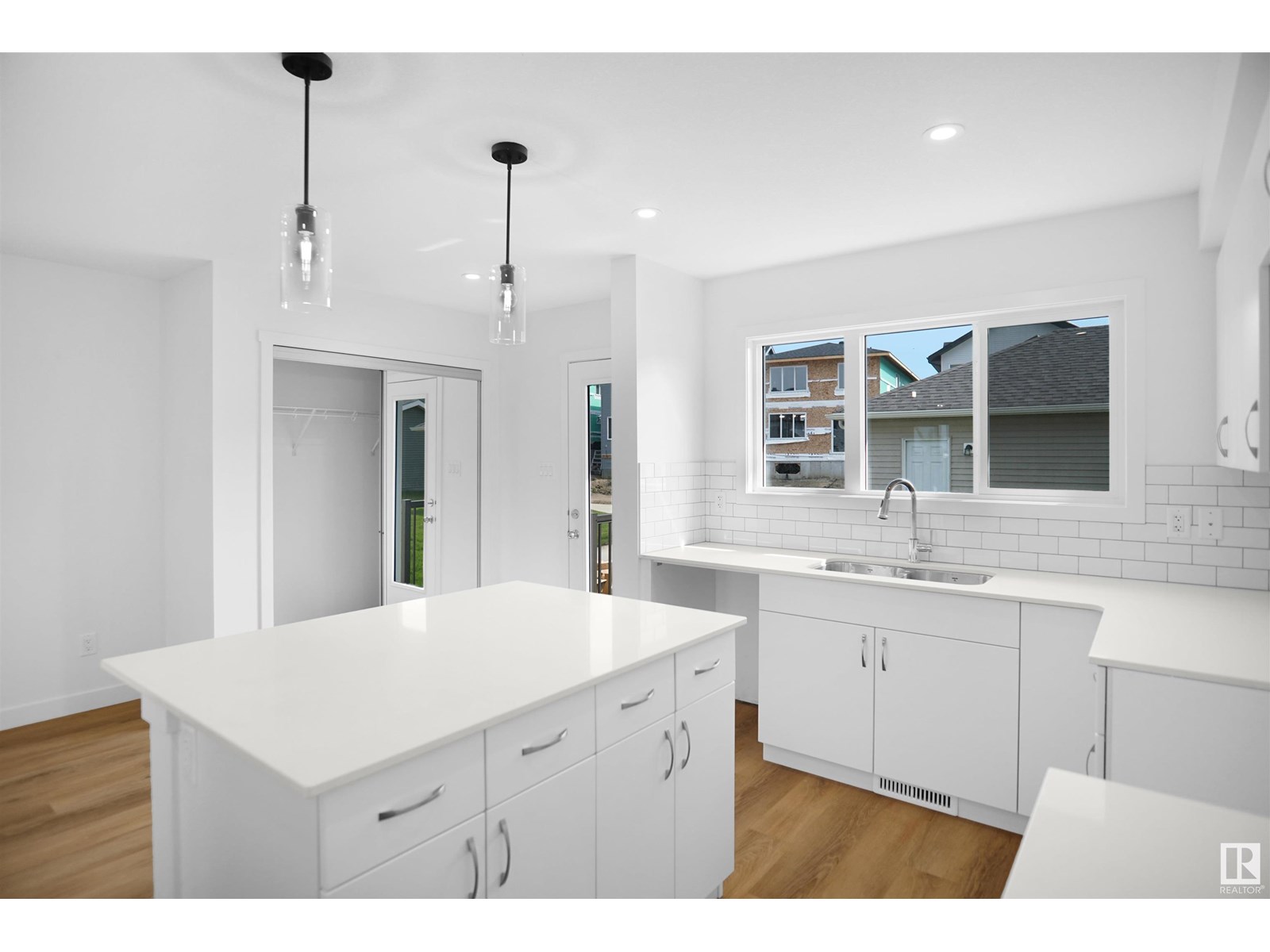 Photo 6 of 19443 22 Av Nw, Edmonton AB