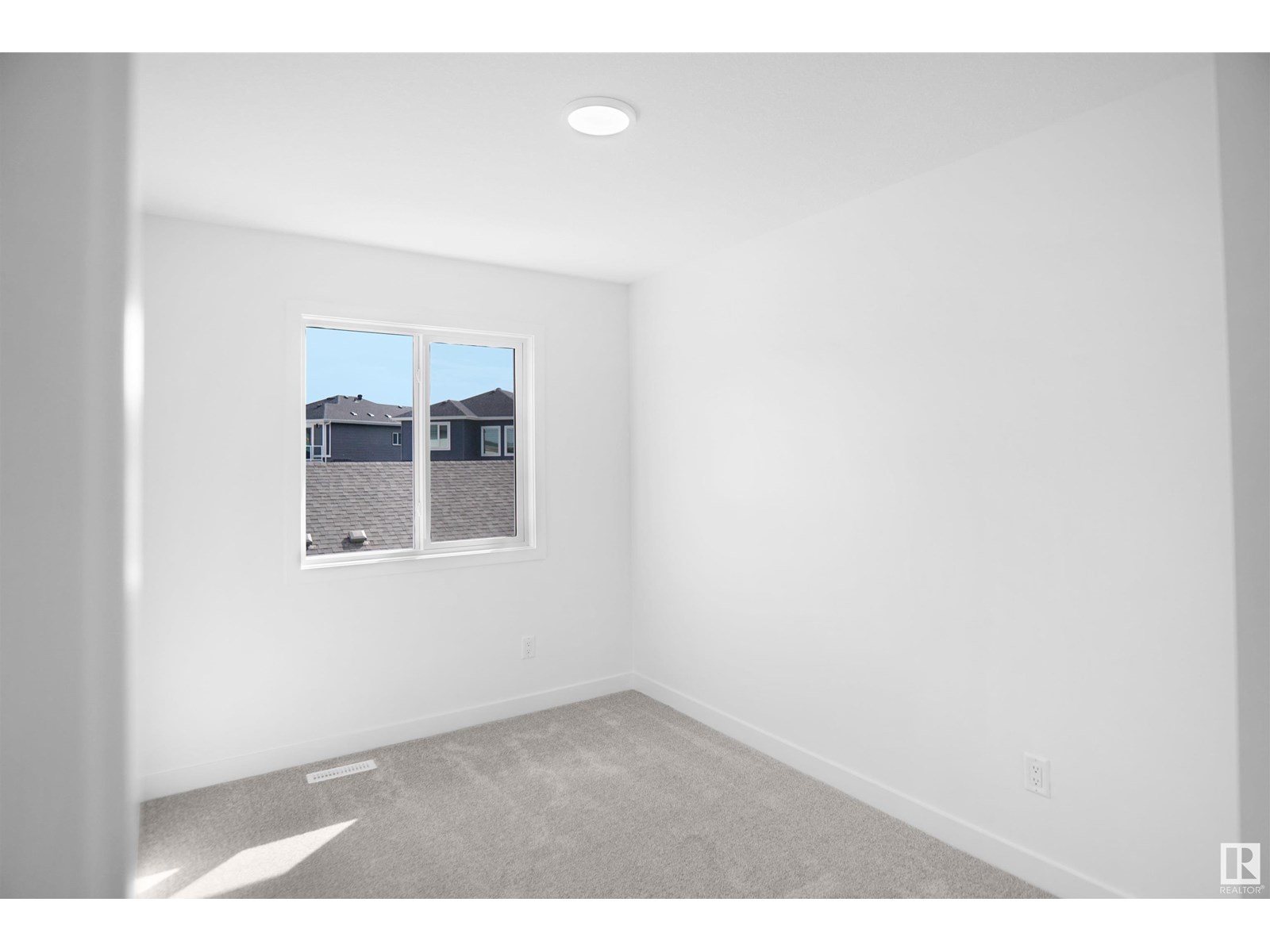 Photo 9 of 19443 22 Av Nw, Edmonton AB