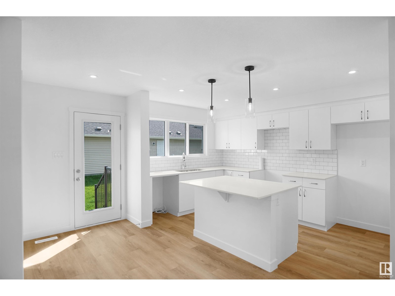 Photo 18 of 19445 22 Av Nw, Edmonton AB