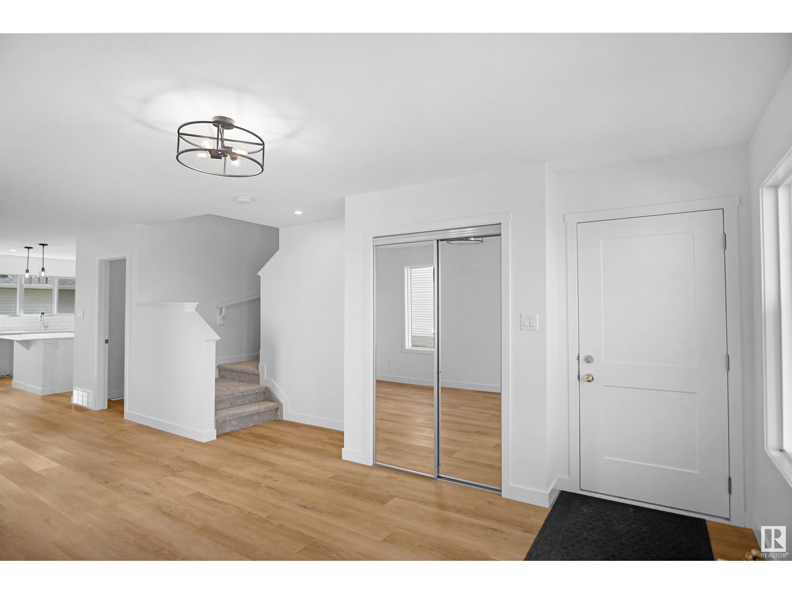 Photo 6 of 19445 22 Av Nw, Edmonton AB