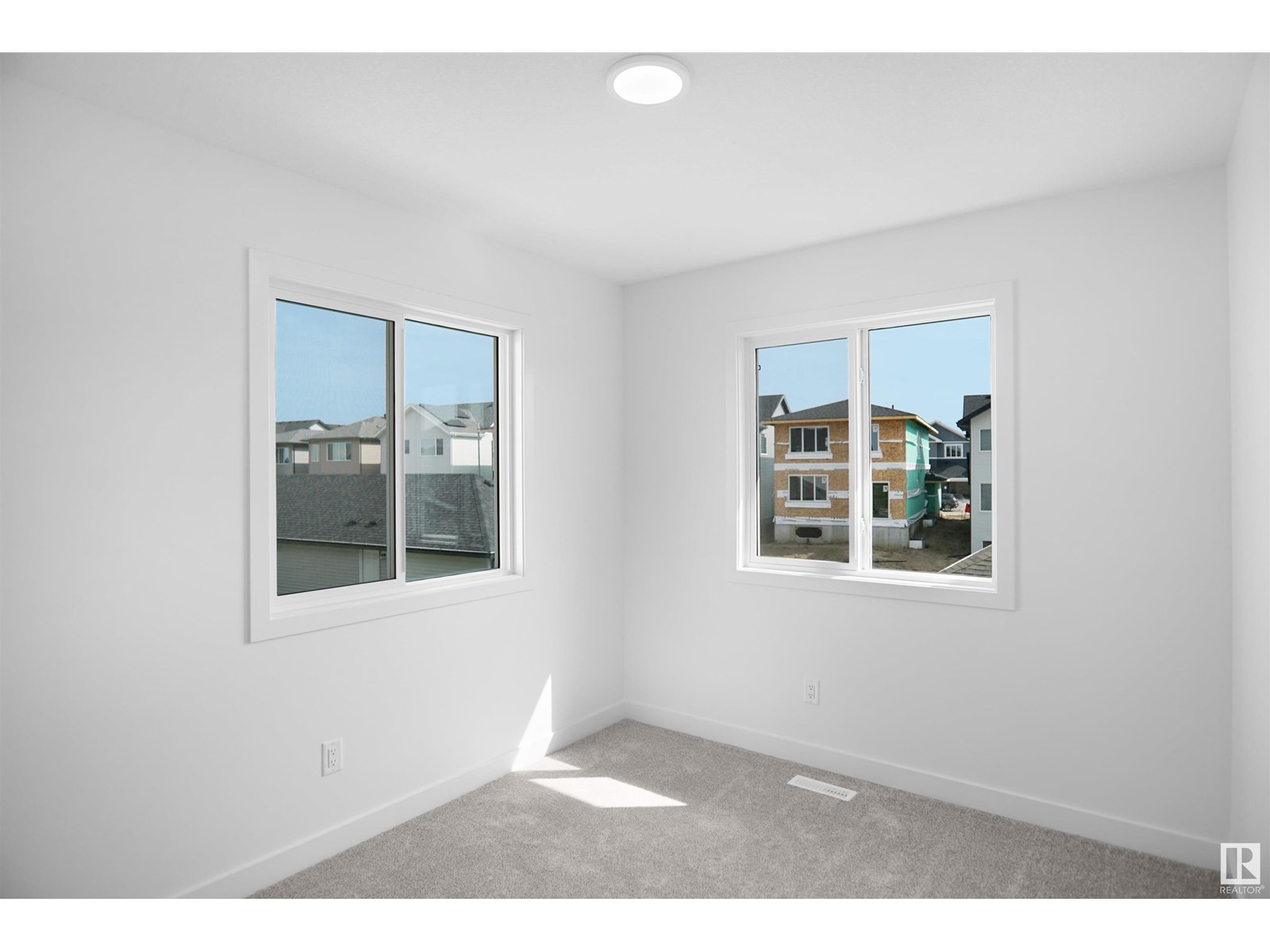 Photo 3 of 19447 22 Av Nw, Edmonton AB