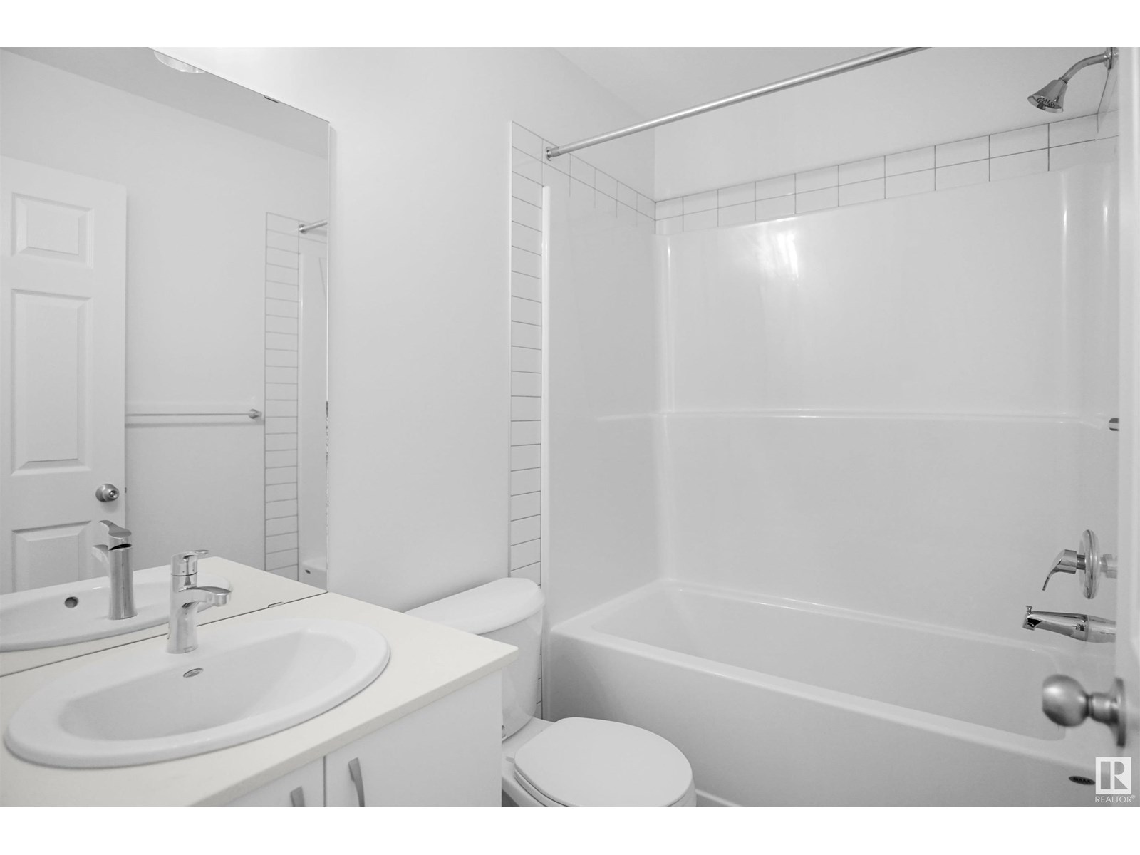 Photo 13 of 19447 22 Av Nw, Edmonton AB