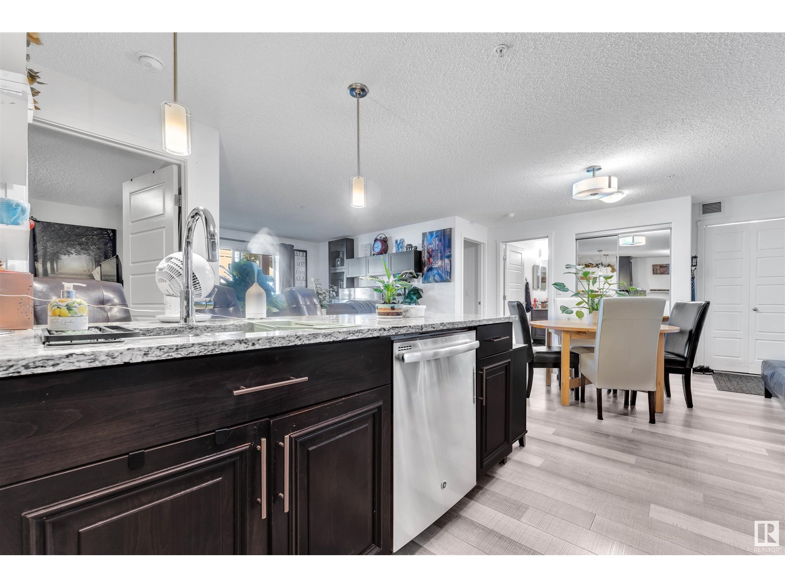 Photo 8 of 228 6076 Schonsee Wy Nw, Edmonton AB