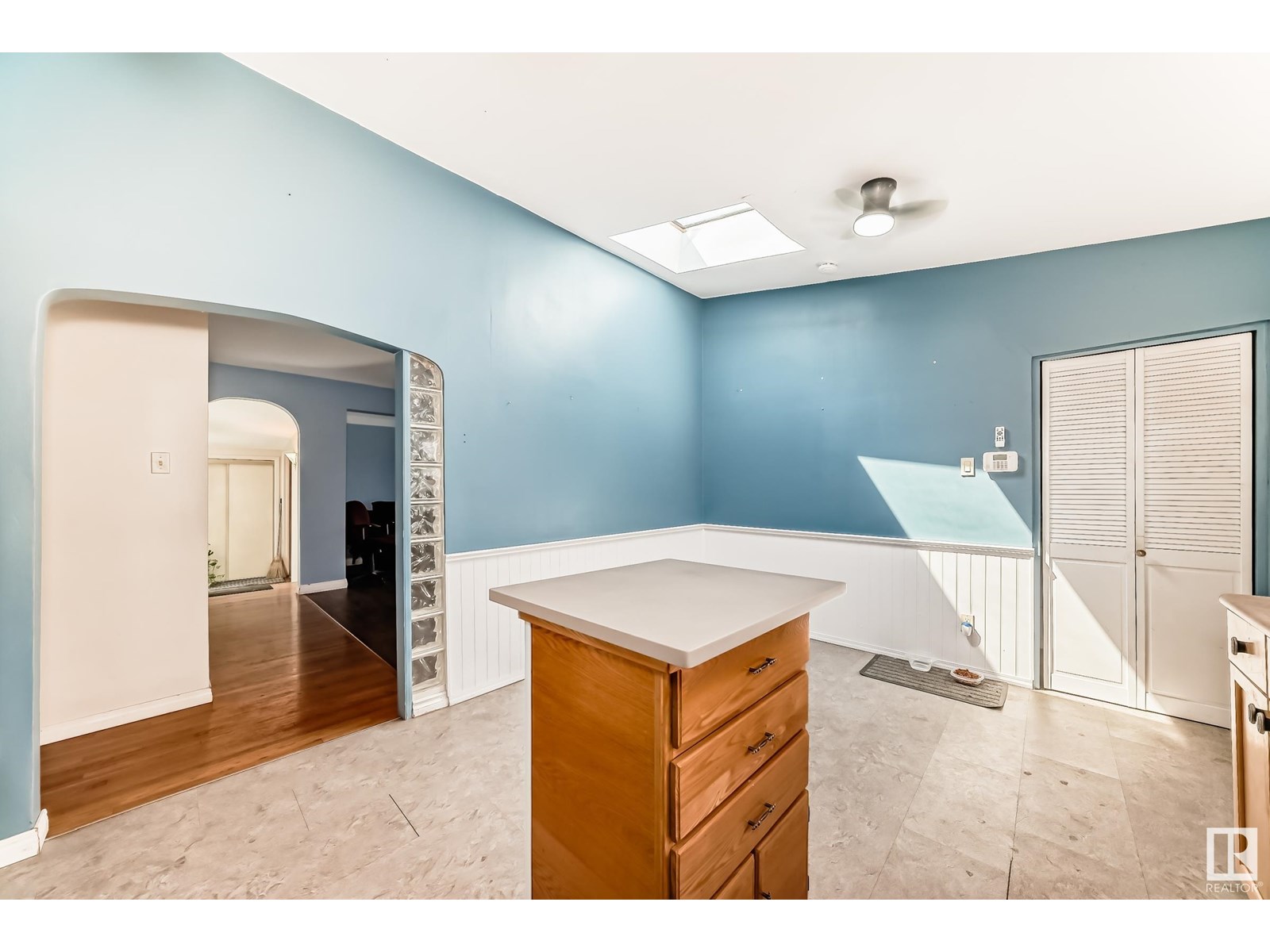 Photo 5 of 10952 157 St Nw, Edmonton AB