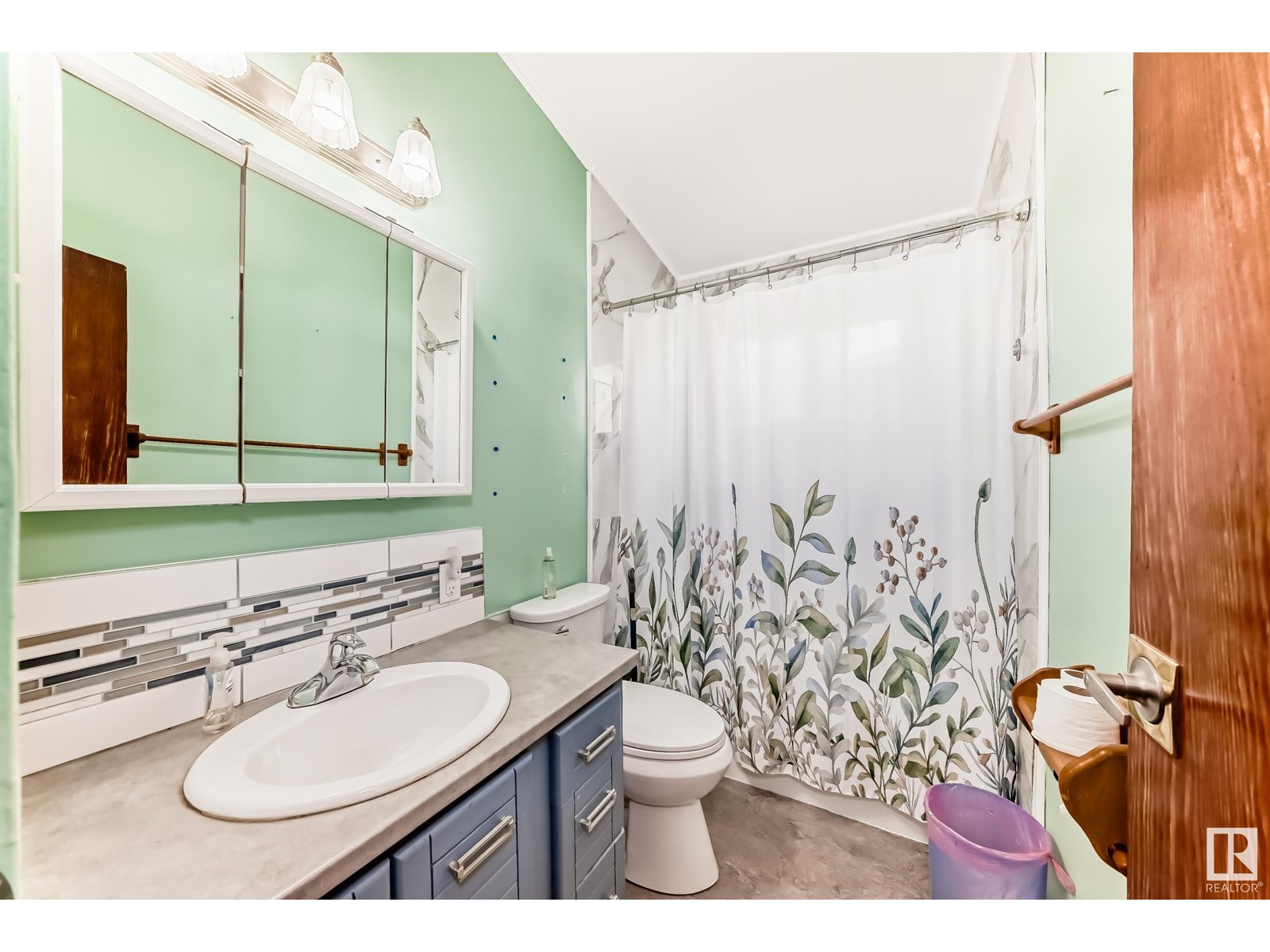 Photo 1 of 10952 157 St Nw, Edmonton AB