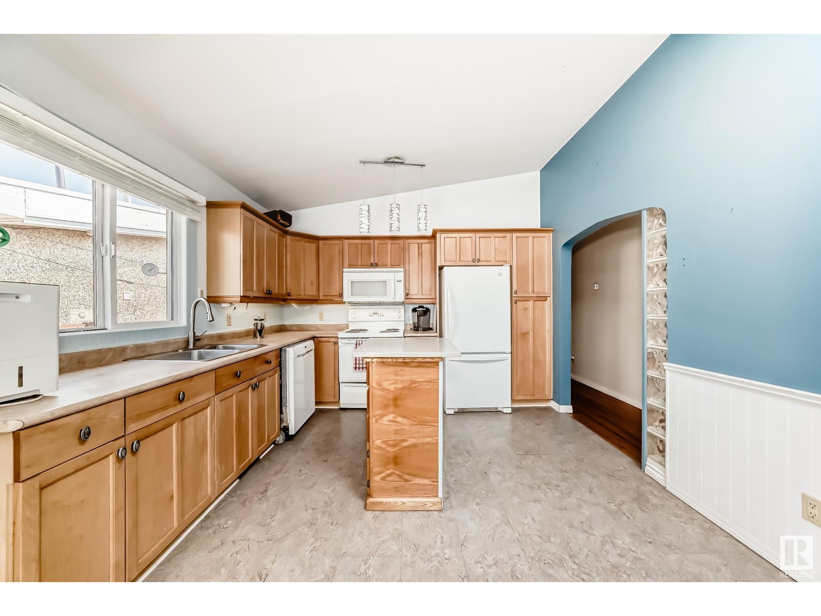 Photo 10 of 10952 157 St Nw, Edmonton AB