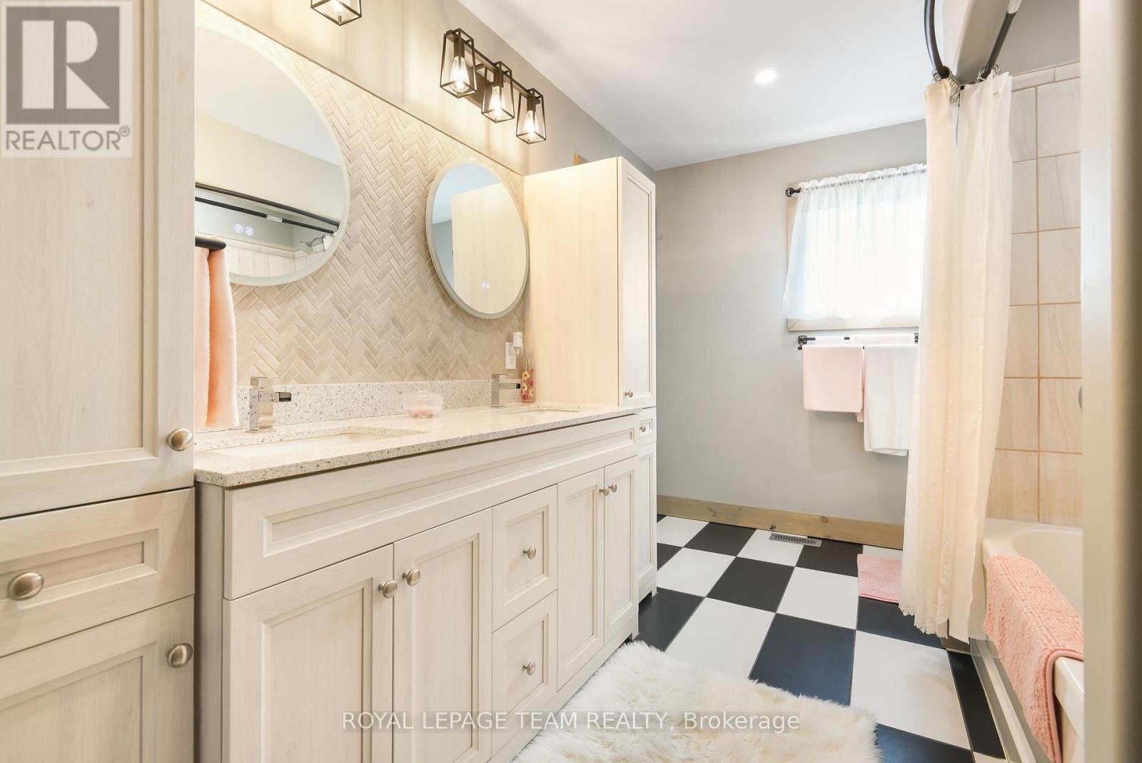 Photo 35 of 1016 Castleford Road, Horton ON