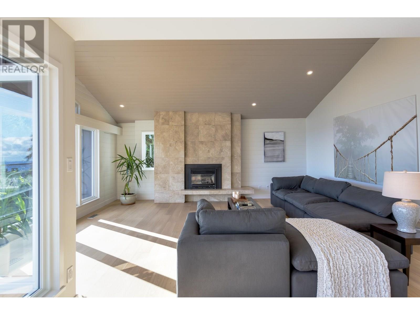 Photo 13 of 1361 Camridge Road, West Vancouver BC