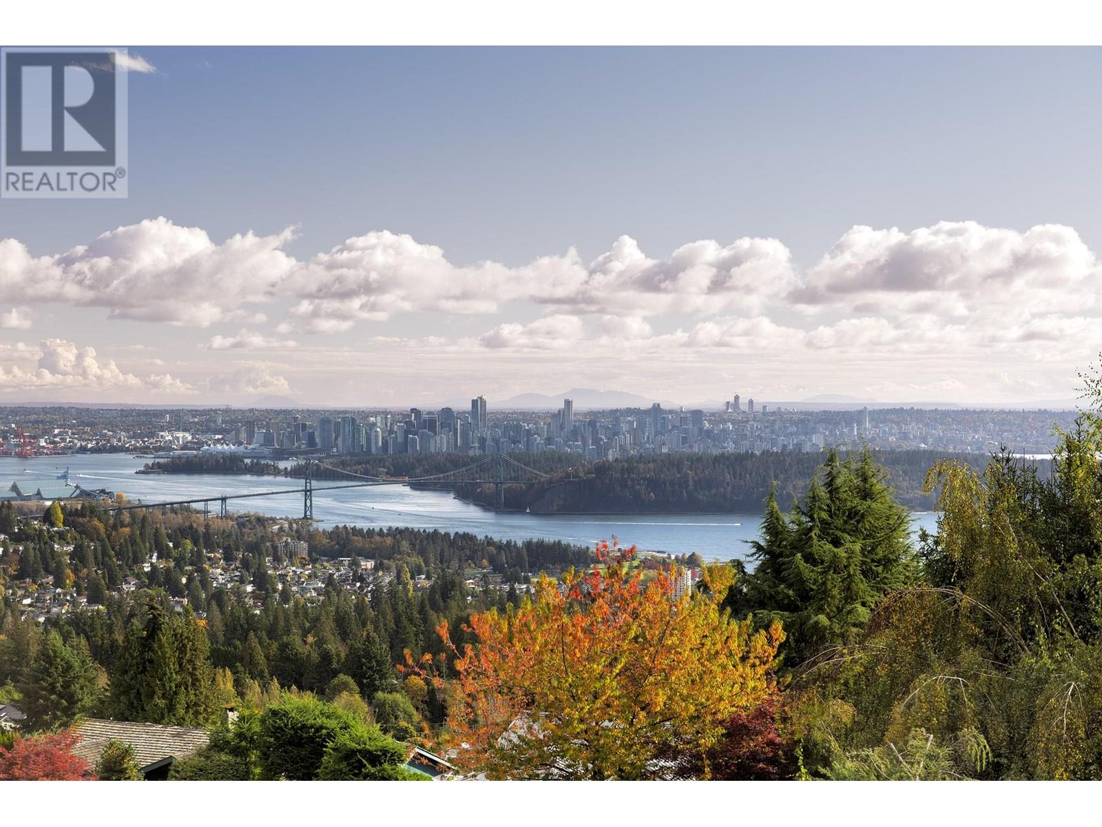 Photo 3 of 1361 Camridge Road, West Vancouver BC