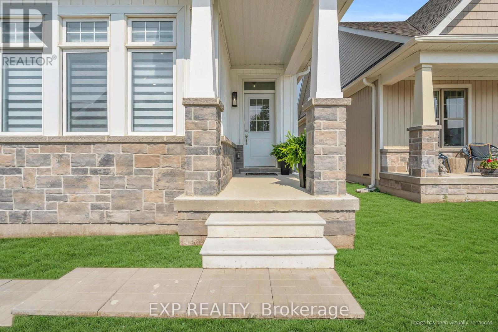 Photo 1 of 10 Palmira Drive, Georgina ON