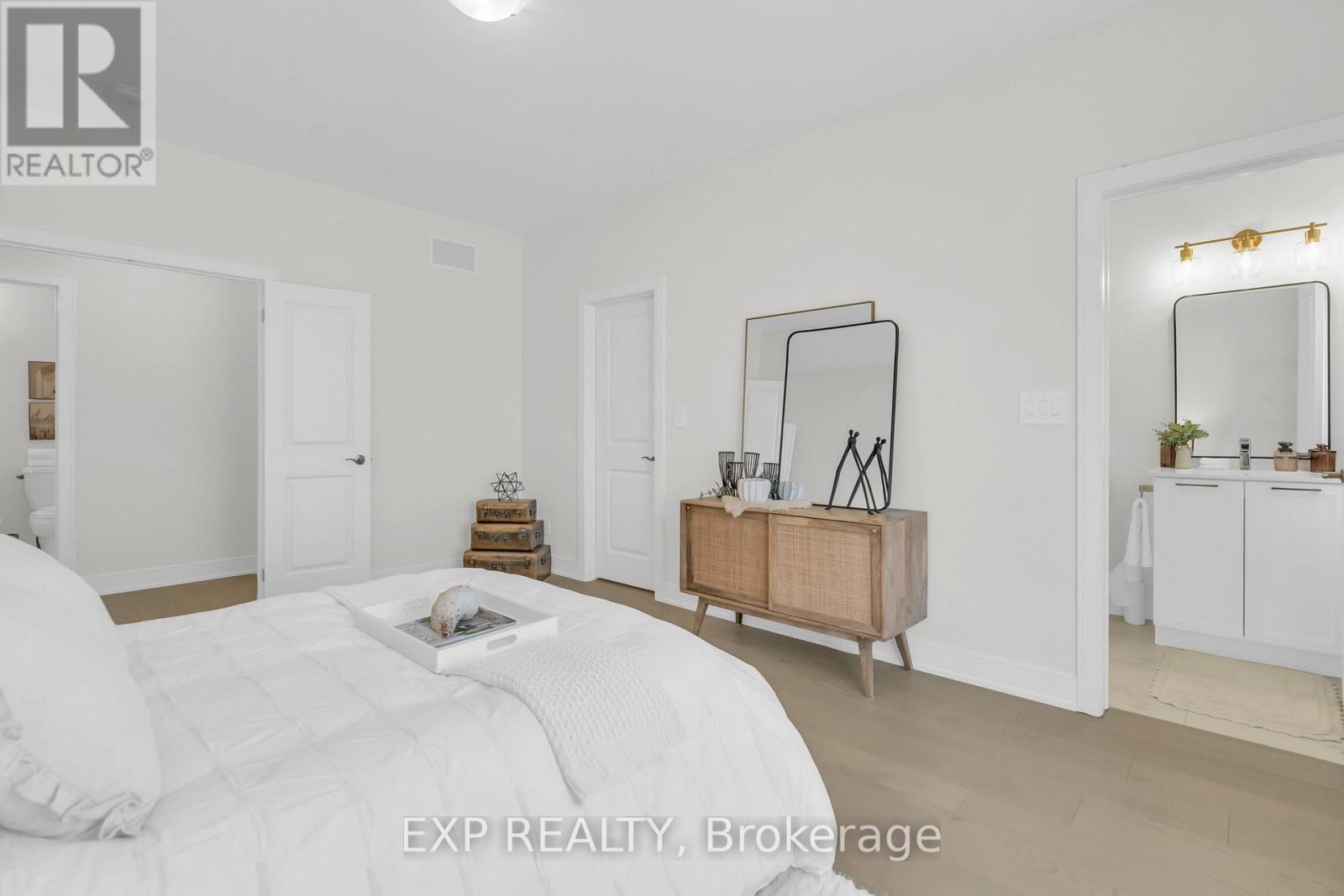 Photo 13 of 10 Palmira Drive, Georgina ON