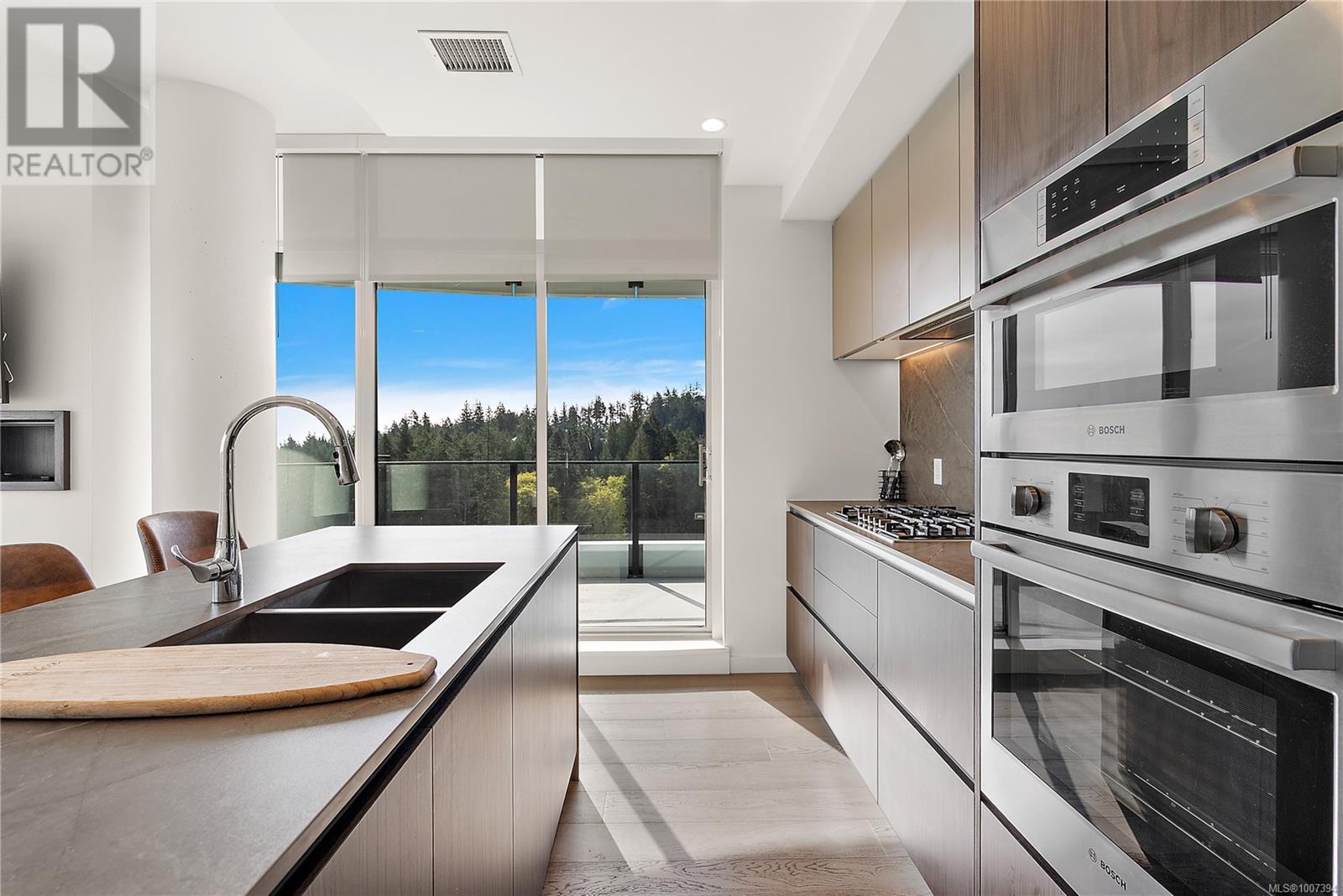 1402 2000 Hannington Road, Langford