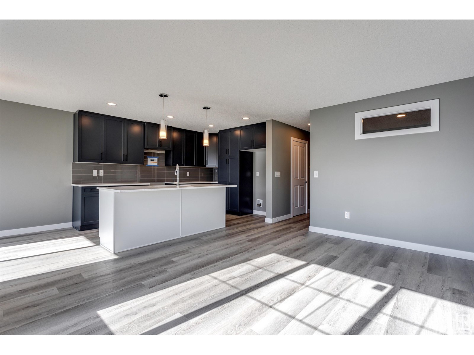 Photo 7 of 7122 52 Av, Beaumont AB