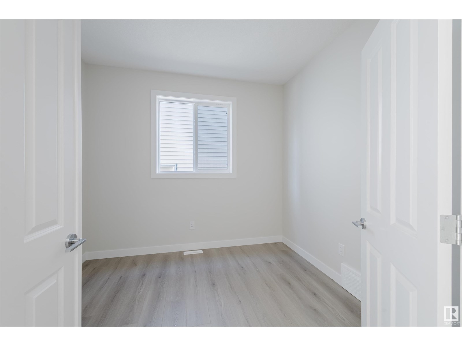 Photo 6 of 5107 71 St, Beaumont AB