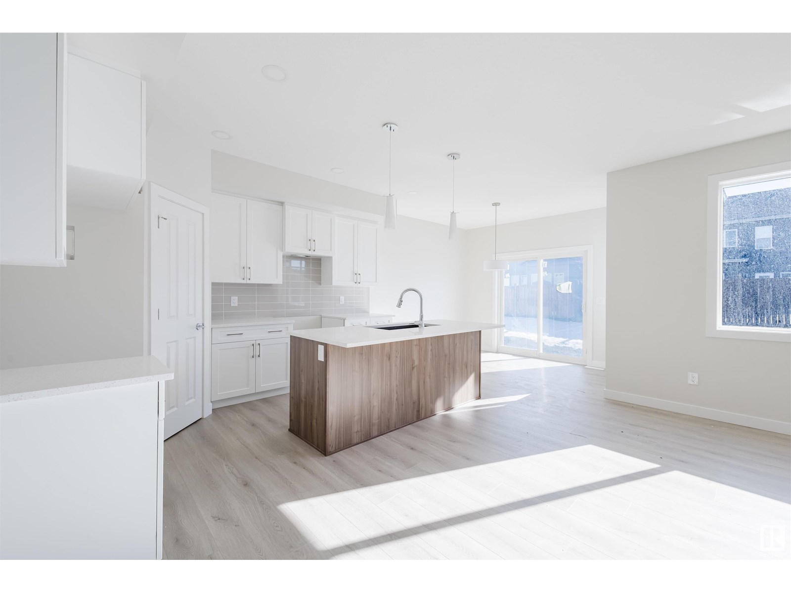 Photo 8 of 5107 71 St, Beaumont AB