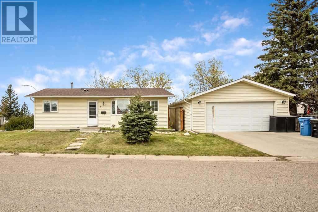 Single Family House Bungalow for Sale in  Castleglen Crescent NE Castleridge Calgary 