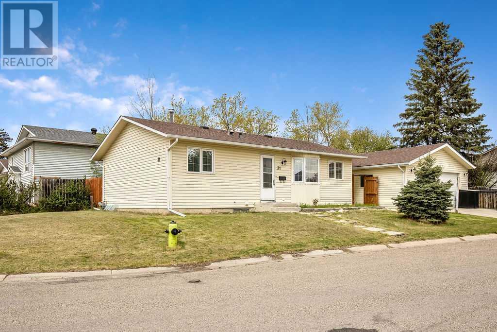 Single Family House Bungalow for Sale in  Castleglen Crescent NE Castleridge Calgary 