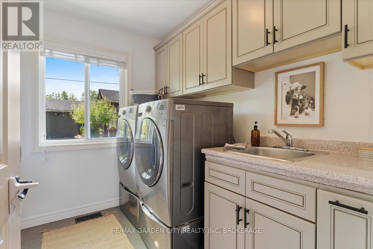 Photo 2 of 3246 Cedar Avenue, Fort Erie ON