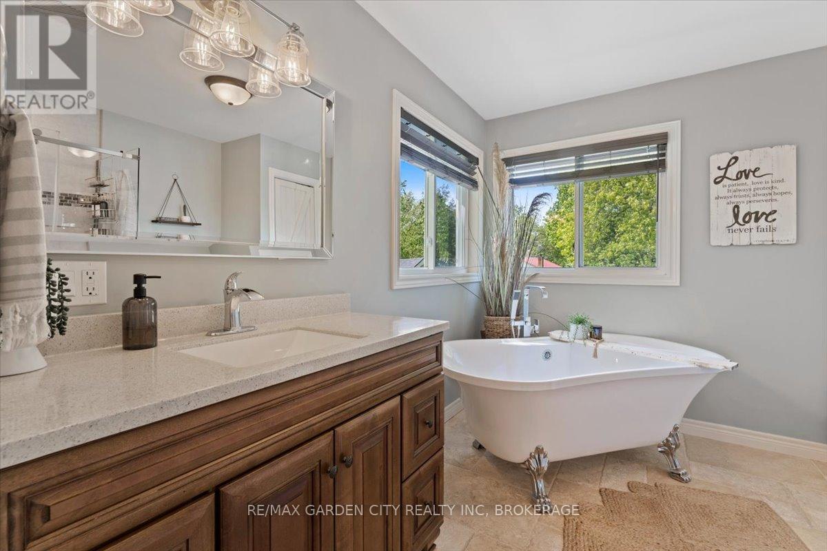 Photo 3 of 3246 Cedar Avenue, Fort Erie ON