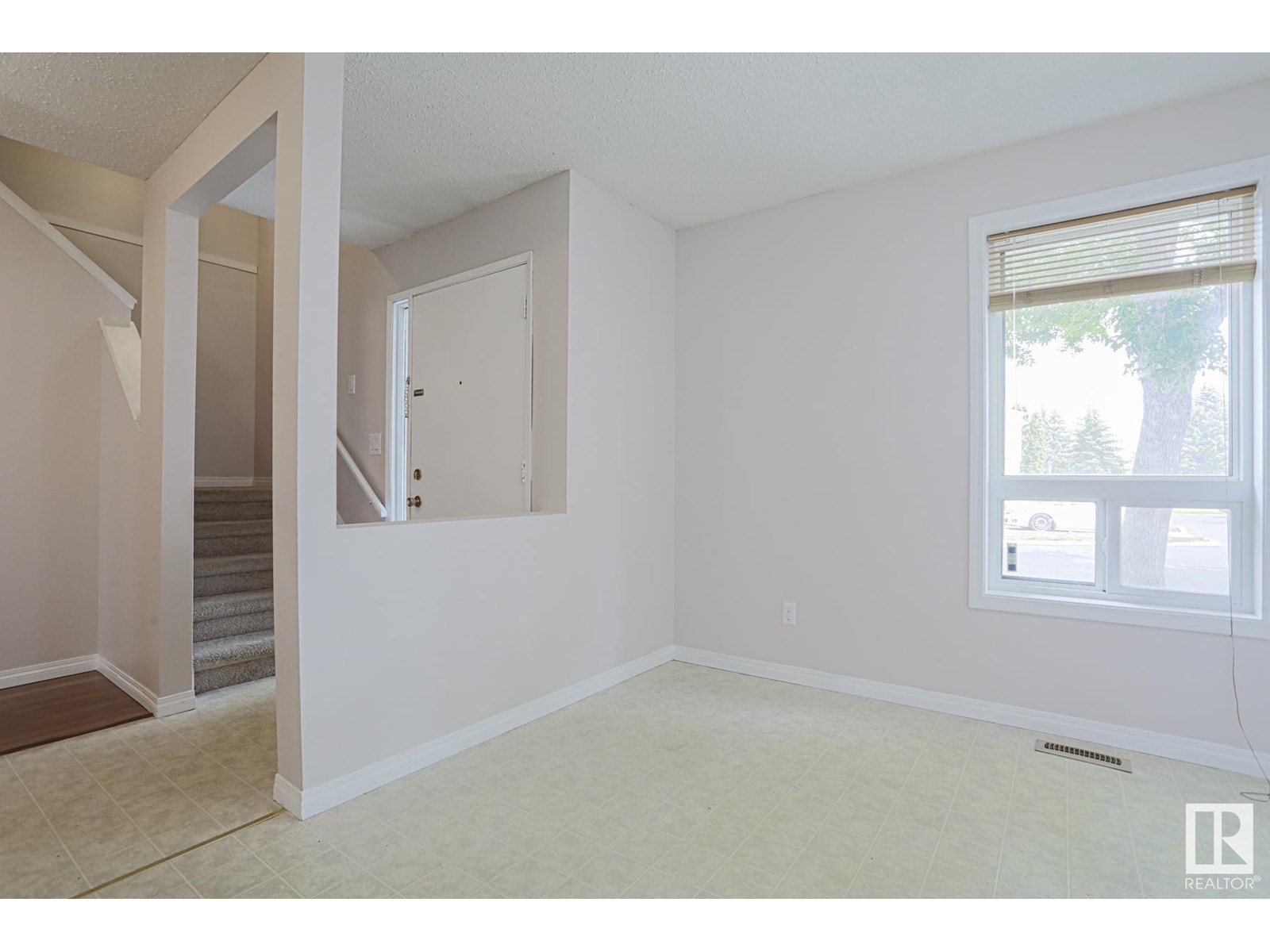 Photo 24 of 606 Saddleback Rd Nw, Edmonton AB