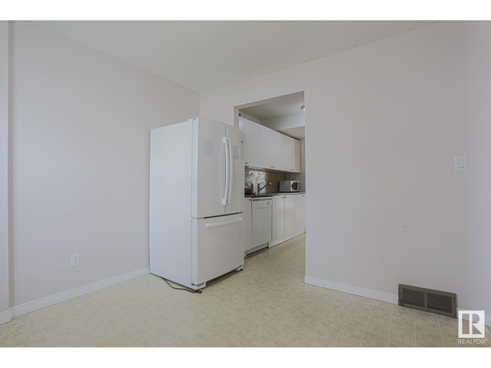 Photo 19 of 606 Saddleback Rd Nw, Edmonton AB