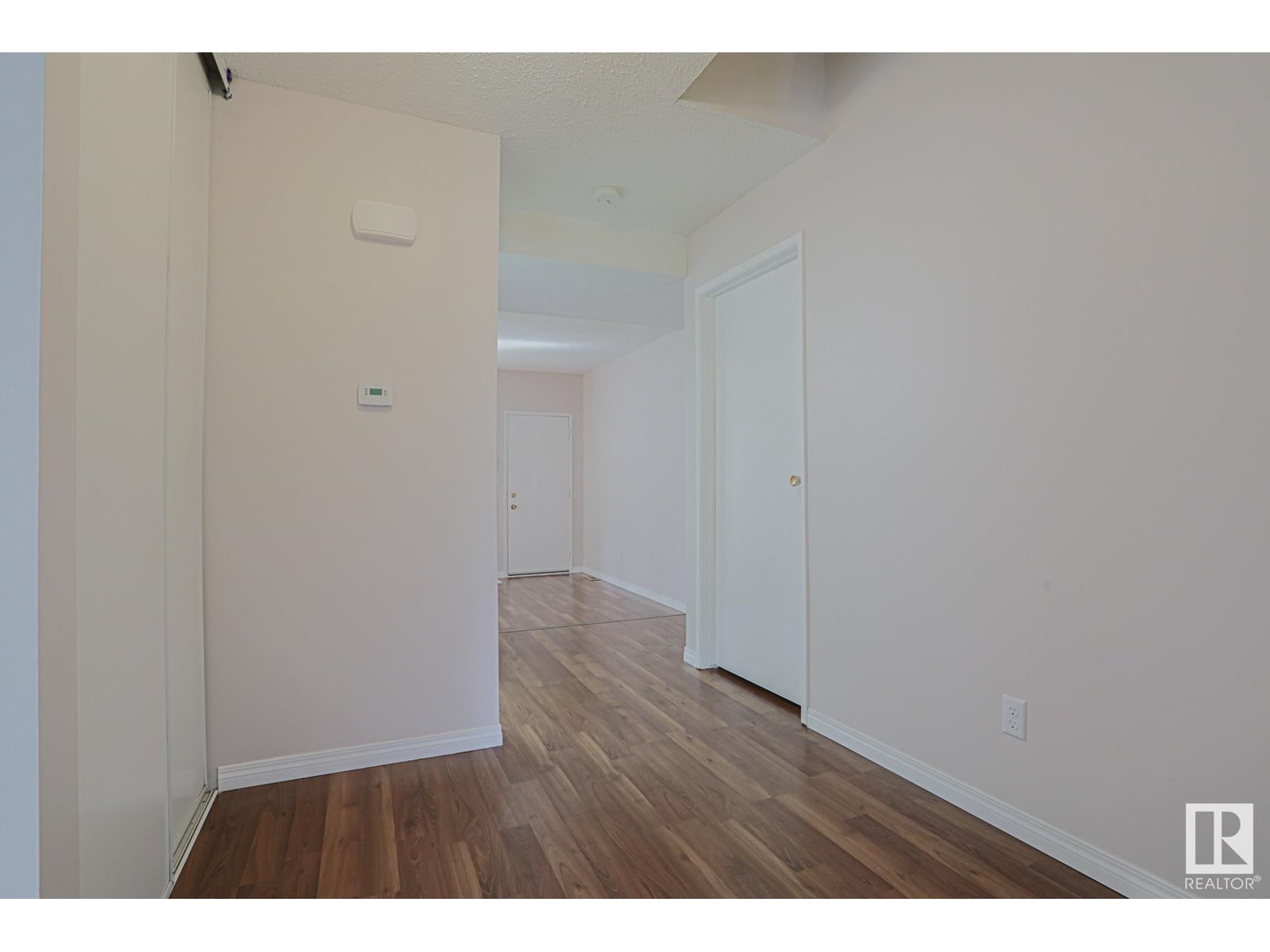 Photo 5 of 606 Saddleback Rd Nw, Edmonton AB