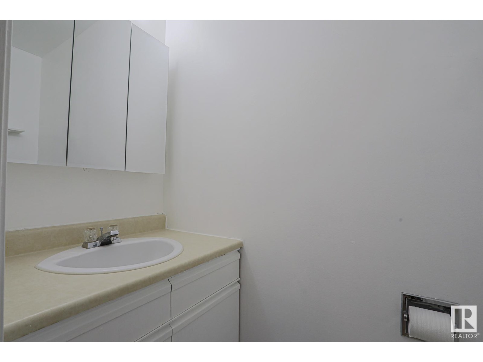 Photo 15 of 606 Saddleback Rd Nw, Edmonton AB