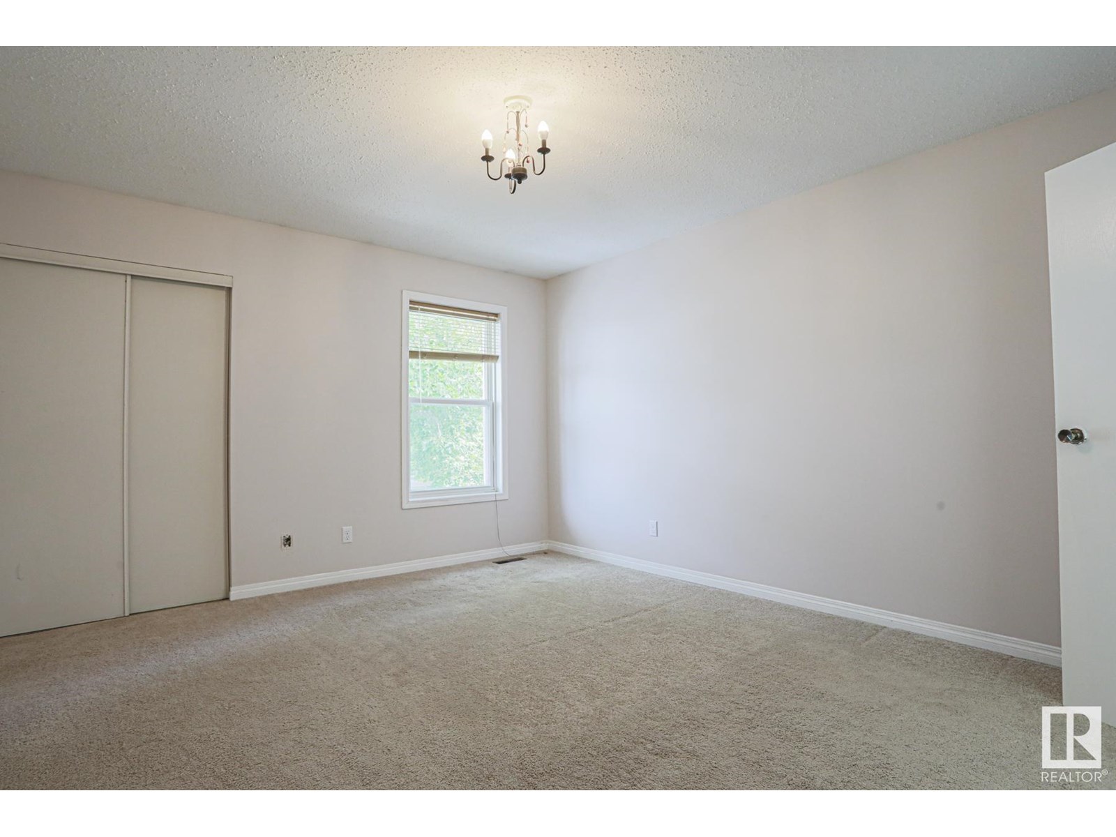 Photo 21 of 606 Saddleback Rd Nw, Edmonton AB