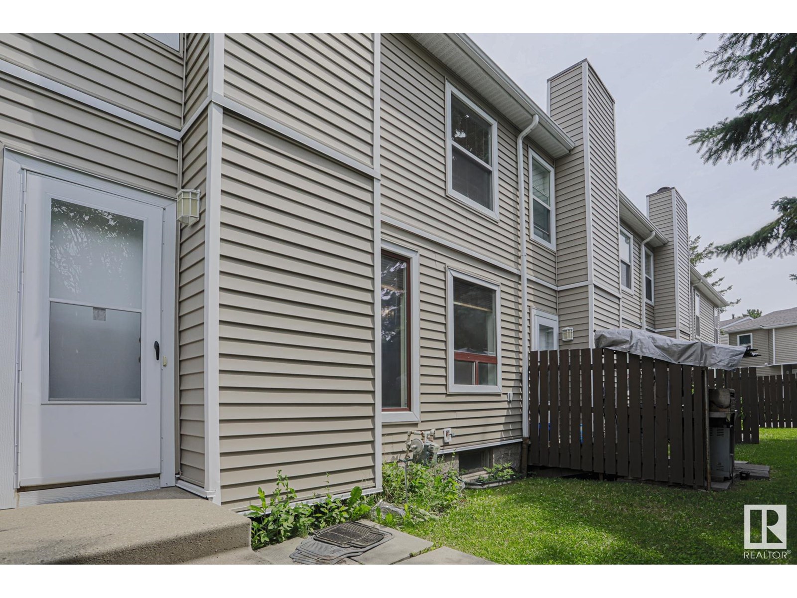 Photo 7 of 606 Saddleback Rd Nw, Edmonton AB