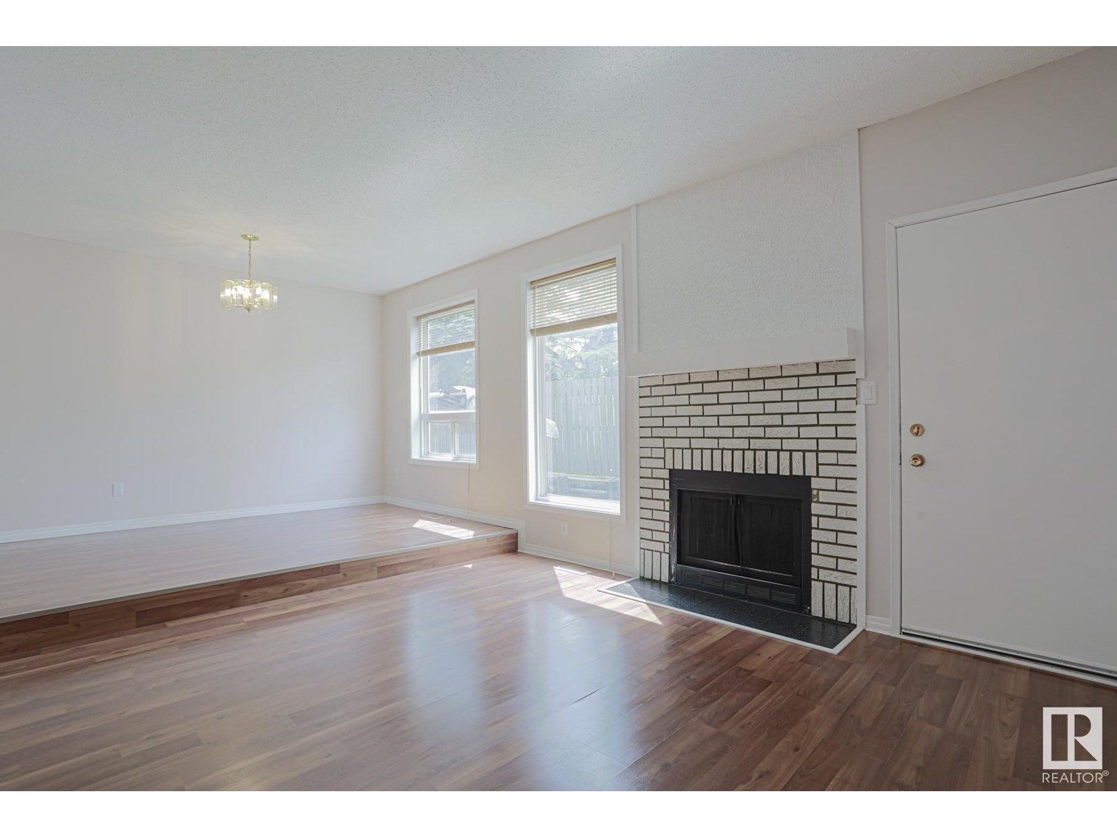 Photo 1 of 606 Saddleback Rd Nw, Edmonton AB