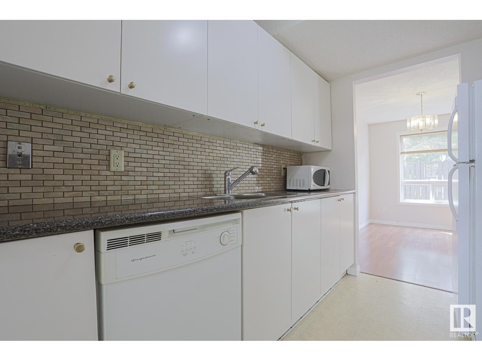 Photo 18 of 606 Saddleback Rd Nw, Edmonton AB