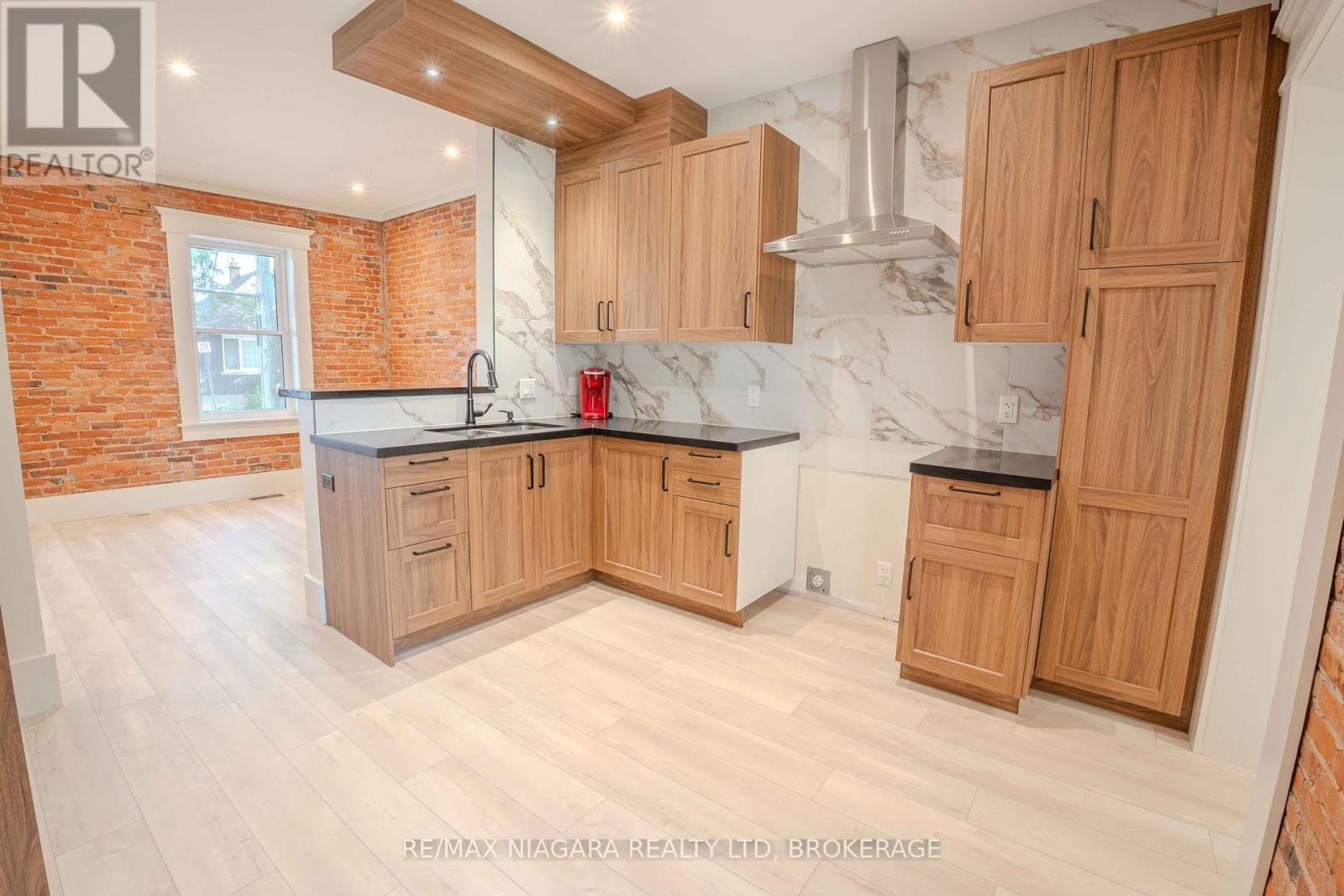 Photo 9 of 6 Almond Street, St Catharines ON