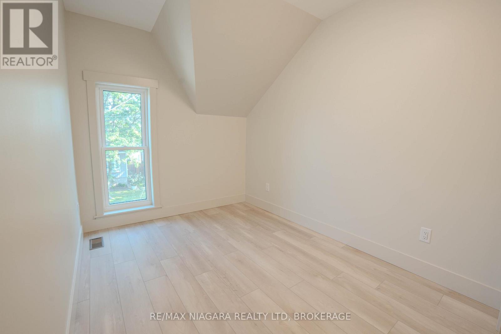 Photo 7 of 6 Almond Street, St Catharines ON
