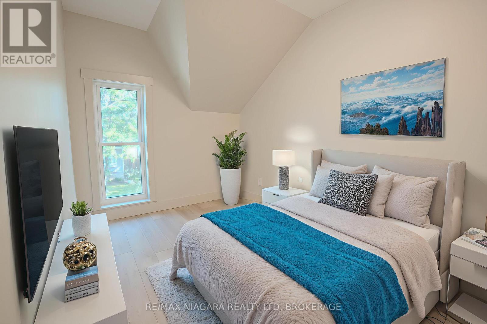 Photo 30 of 6 Almond Street, St Catharines ON