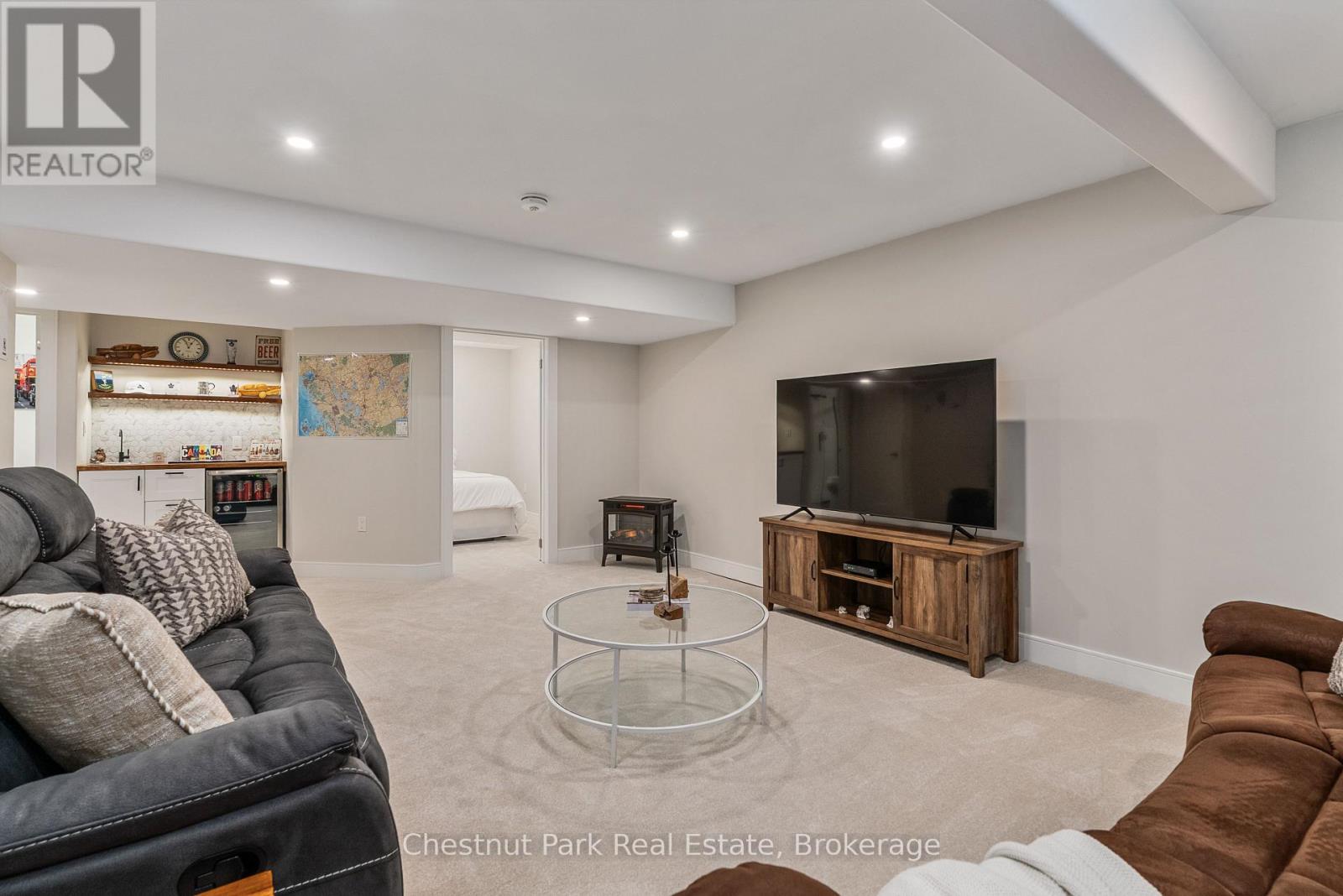 Photo 25 of 76 Selkirk Drive, Huntsville ON