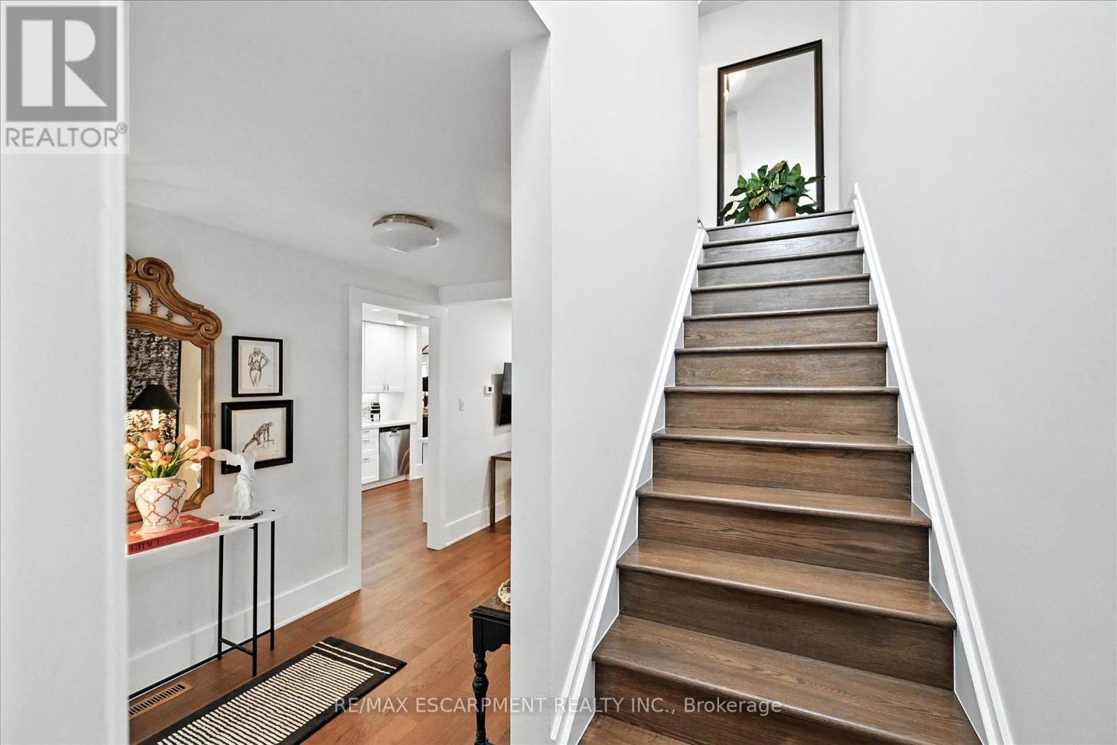 Photo 35 of 3 445 Woodview Road, Burlington ON