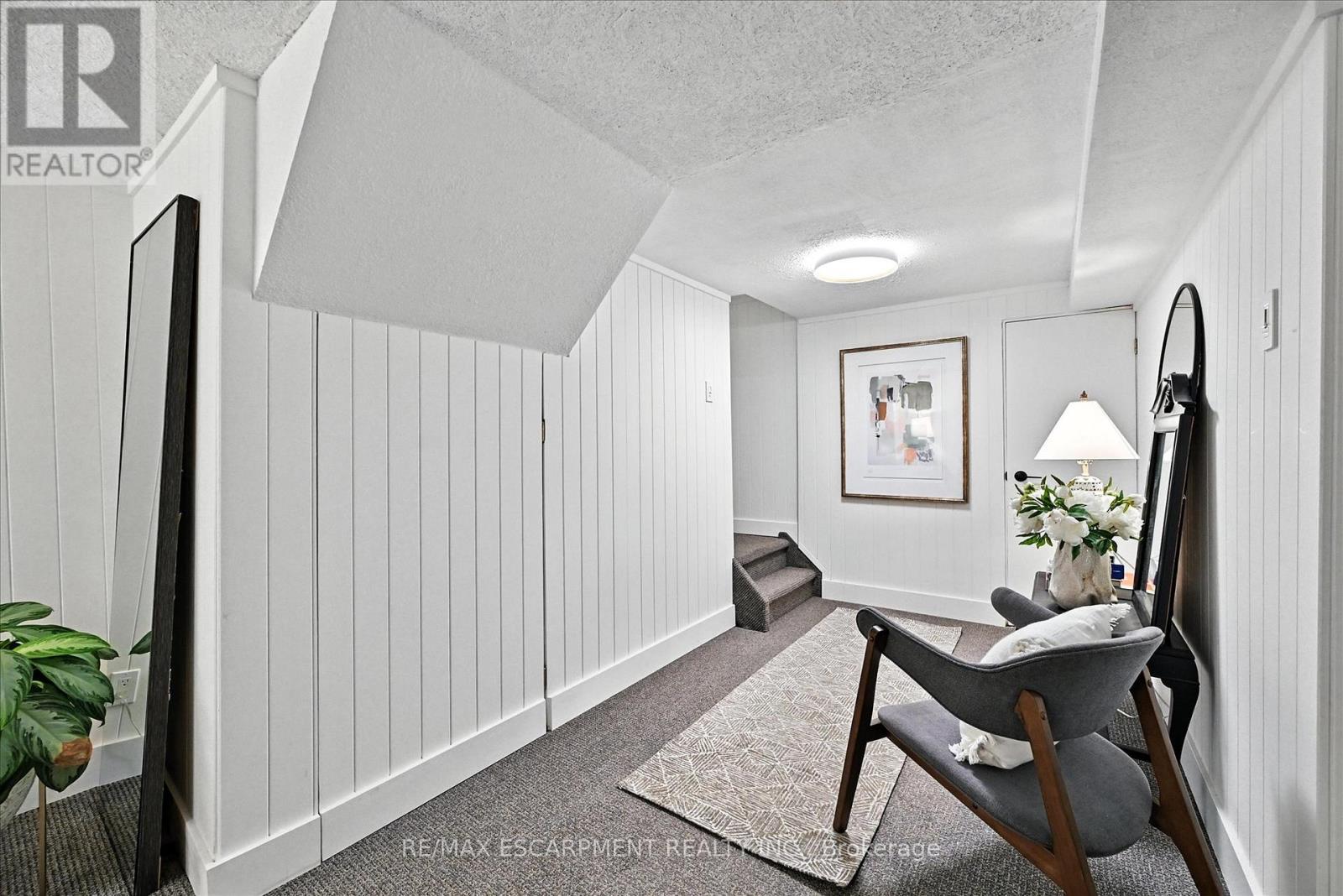Photo 16 of 3 445 Woodview Road, Burlington ON
