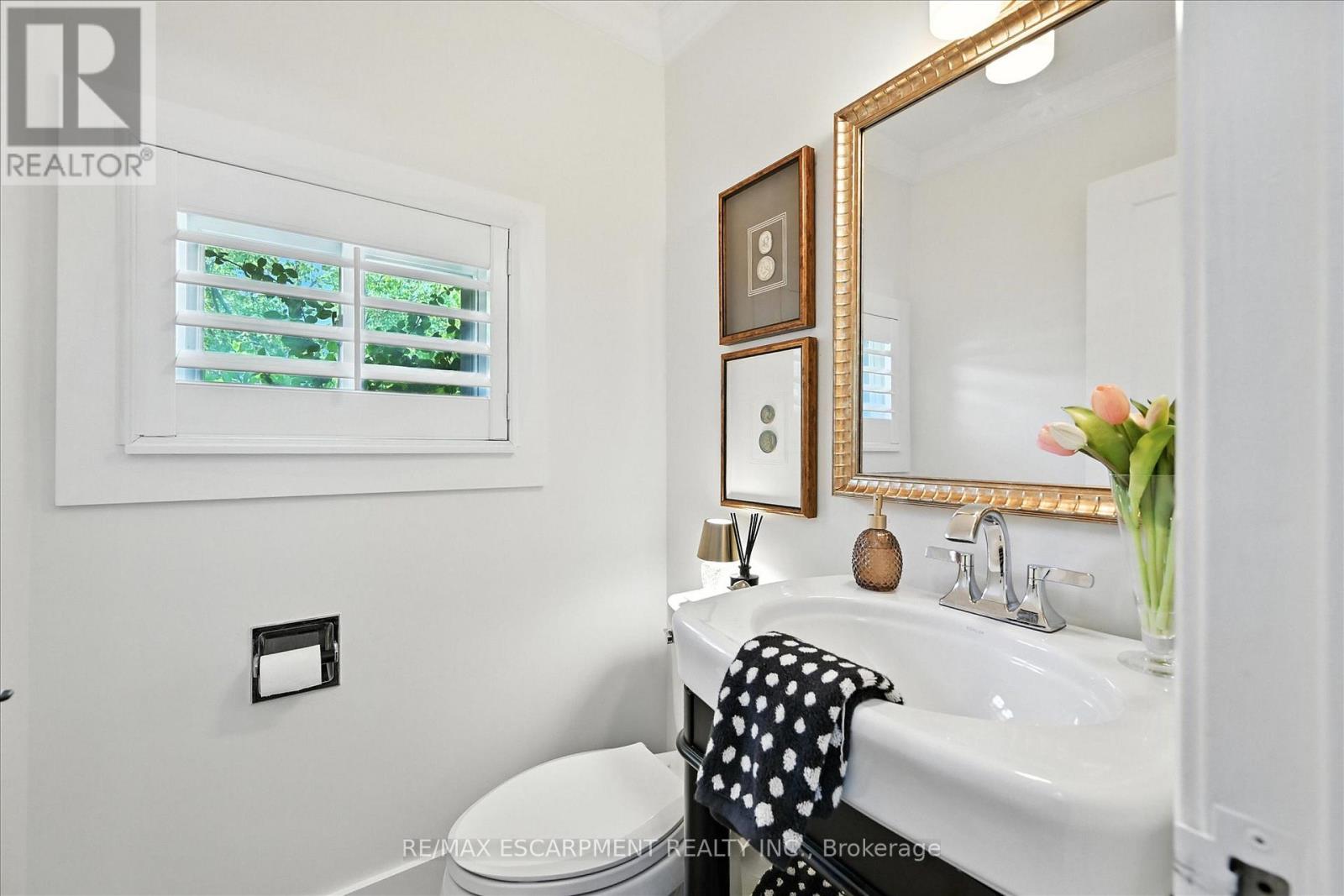 Photo 28 of 3 445 Woodview Road, Burlington ON