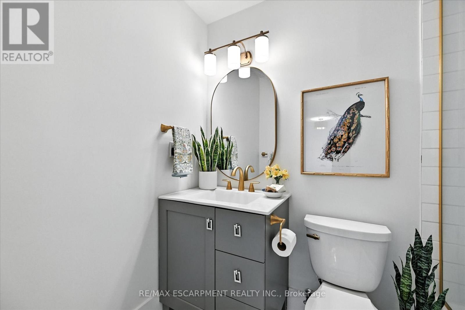 Photo 2 of 3 445 Woodview Road, Burlington ON