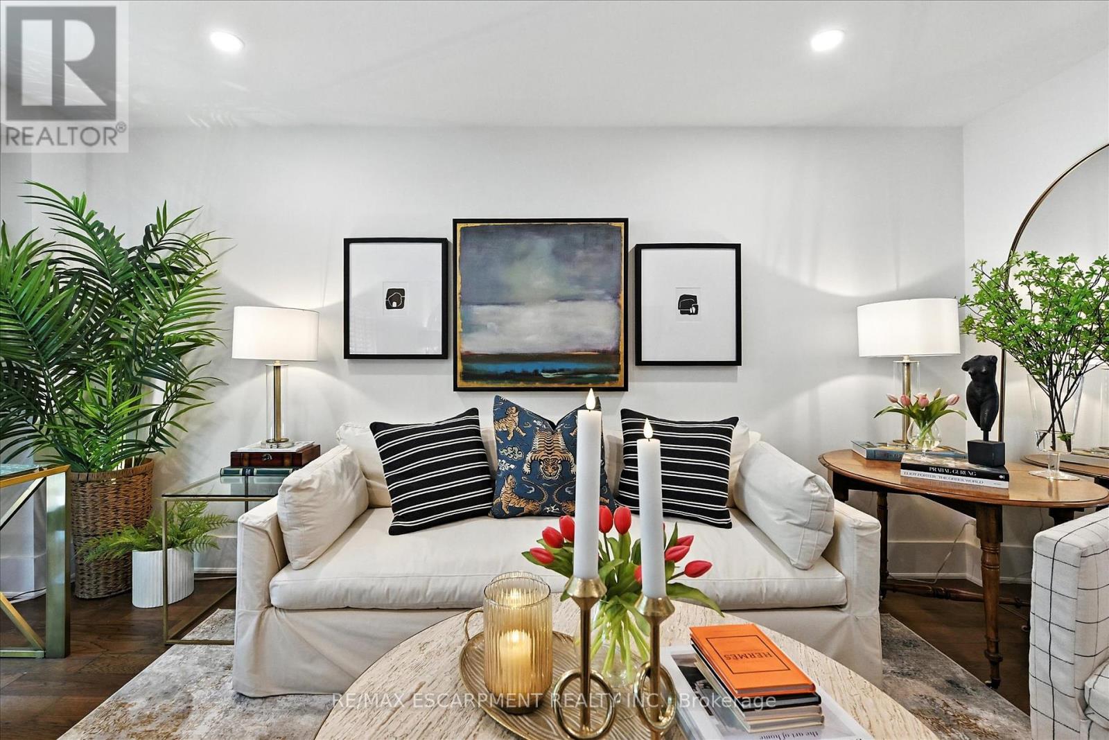 Photo 4 of 3 445 Woodview Road, Burlington ON