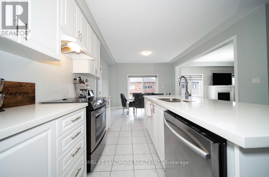 Photo 24 of 224 Danny Wheeler Boulevard, Georgina ON