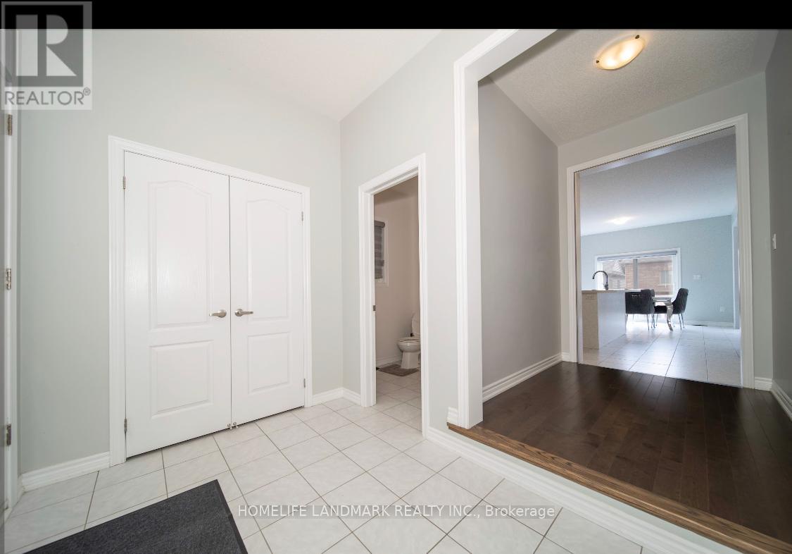 Photo 23 of 224 Danny Wheeler Boulevard, Georgina ON