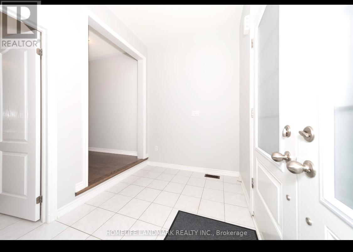 Photo 12 of 224 Danny Wheeler Boulevard, Georgina ON