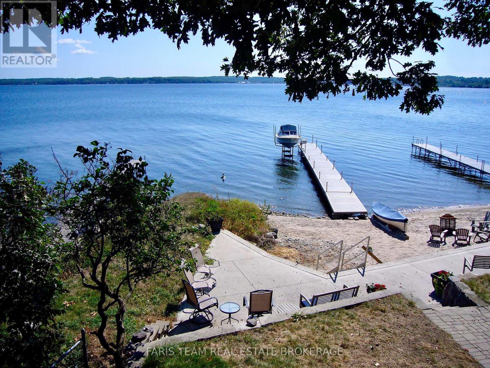 Photo 32 of 431 Mundys Bay Road, Midland ON