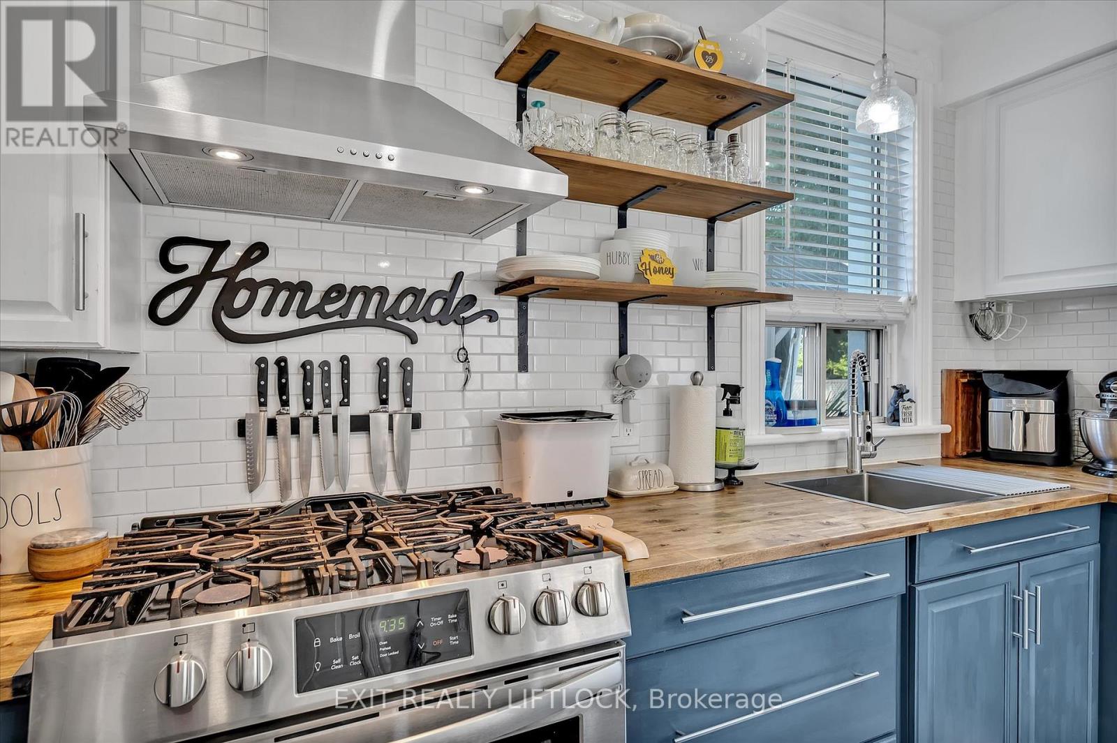 Photo 11 of 572 Romaine Street, Peterborough Central ON