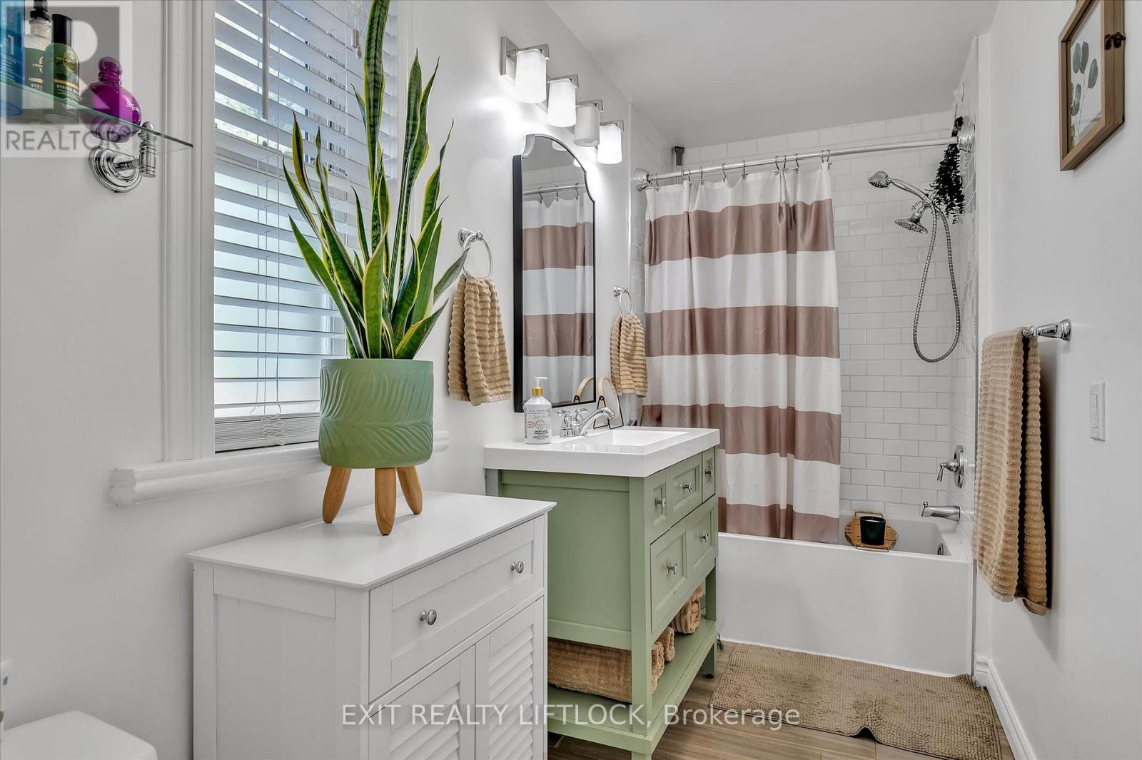 Photo 14 of 572 Romaine Street, Peterborough Central ON