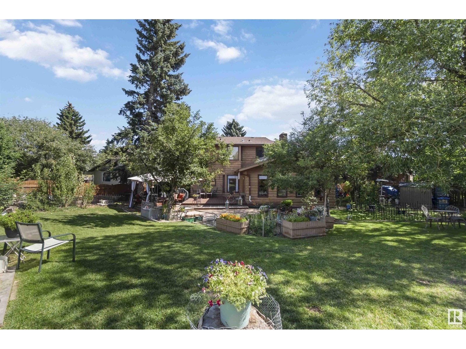 Photo 21 of 9818 185 St Nw, Edmonton AB
