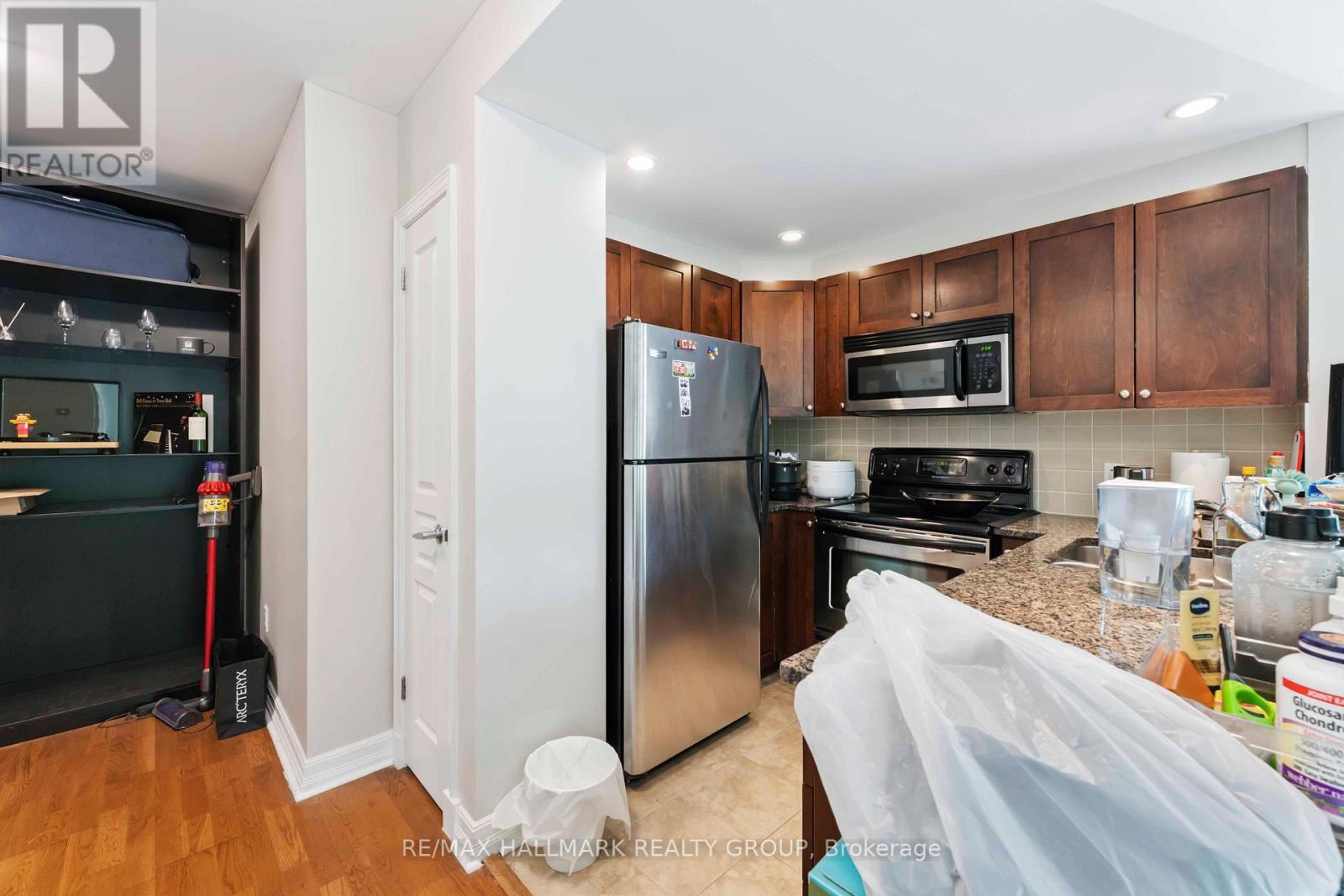 Photo 18 of 204 200 Besserer Street, Ottawa ON