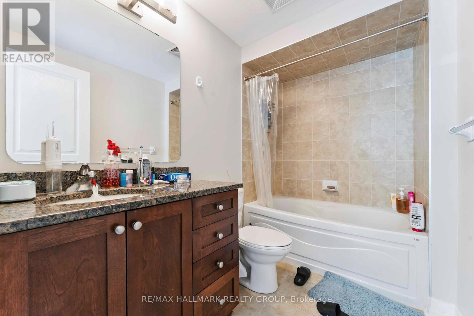 Photo 13 of 204 200 Besserer Street, Ottawa ON